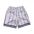 Seluar pendek wanita yang terlalu besar